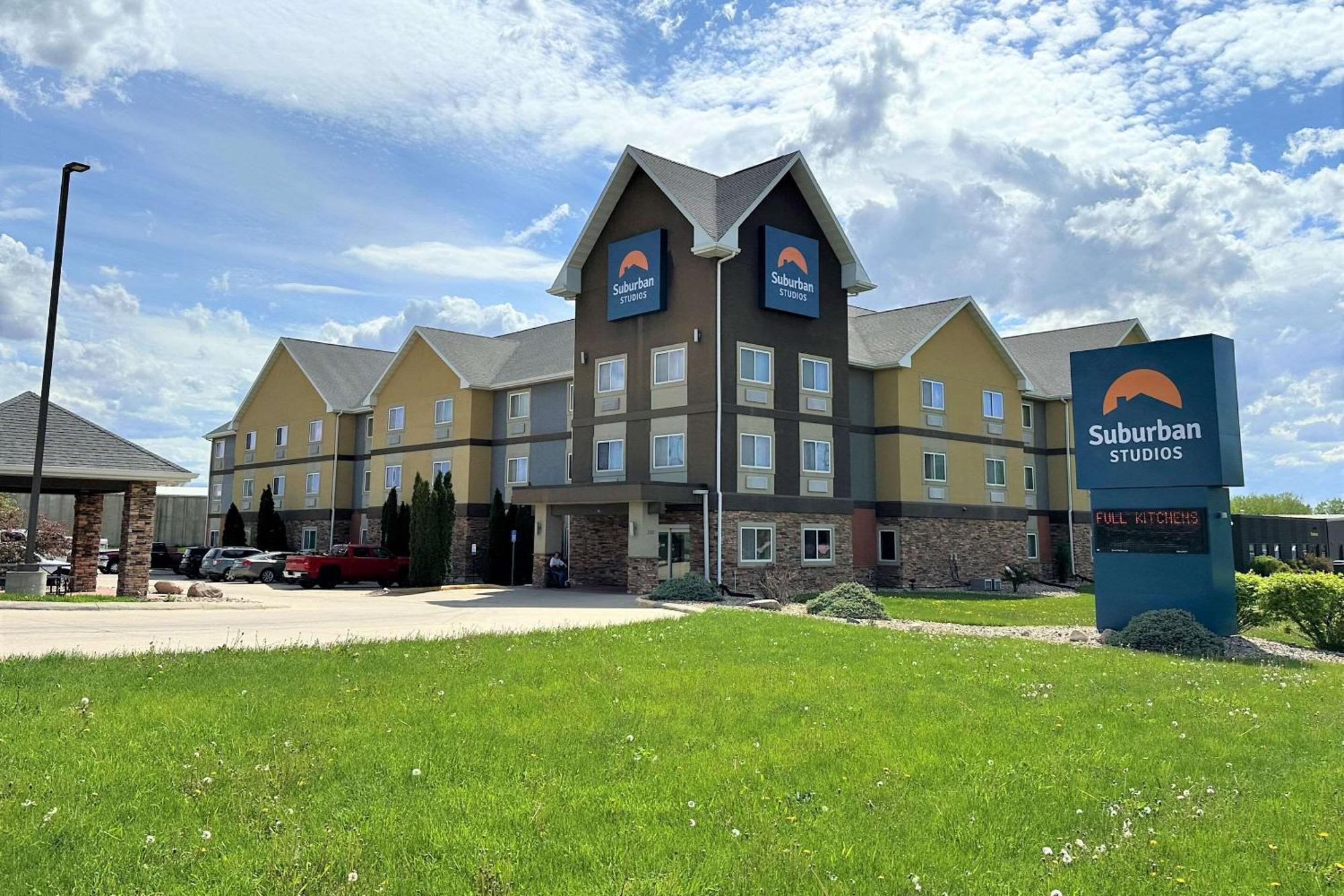 雪松瀑布郊区长住酒店 锡达福尔斯 外观 照片